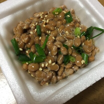 胡麻とネギの風味が良いですね(^^)納豆毎日食べているのでアレンジレシピ助かります。素敵なレシピありがとうございました♪